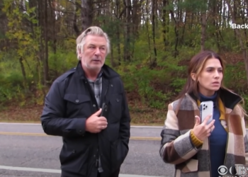 ალეკ ბოლდუინი, გადასაღებ მოედანზე დატრიალებული ტრაგედიის შემდეგ, პირველად პასუხობს ჟურნალისტების შეკითვებს