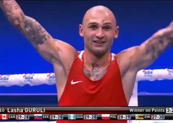 ქართველი მოკრივის, ლაშა გურულის ემოციები, როდესაც ის გამარჯვებულად გამოაცხადეს