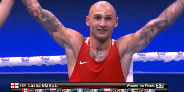 ქართველი მოკრივის, ლაშა გურულის ემოციები, როდესაც ის გამარჯვებულად გამოაცხადეს
