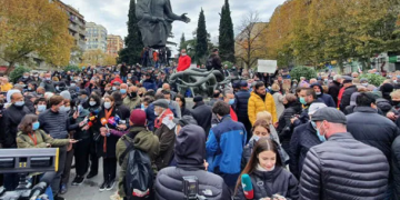 რა ხდება ვაჟა-ფშაველას ძეგლთან, სადაც ოპოზიცია აქციას მართავს