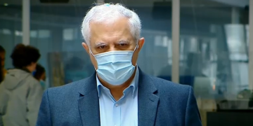 დღეს დილით ცოტა მიხარია… – ამირან გამყრელიძე ვაქცინაციაზე