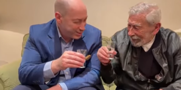 ვახტანგ კიკაბიძემ და დმიტრი გორდონმა მიხეილ სააკაშვილის სადღეგრძელო დალიეს