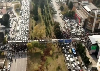 მიხეილ სააკაშვილის მხარდამჭერებმა საქალაქო სასამართლოსთან საავტომობილო გზა გადაკეტეს