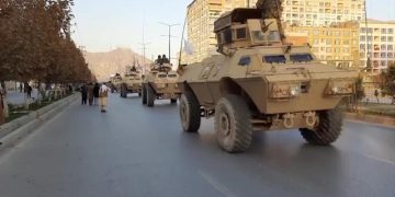 „თალიბებმა“ ამერიკული წარმოების იარაღის გამოყენებით სამხედრო აღლუმი გამართეს