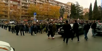 ვაჟა-ფშაველას გამზირზე „ნაციონალური მოძრაობის“ და მათი მხარდამჭერების აქცია მიმდინარეობს