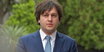 ნინო ლომჯარიასთვის სააკაშვილი არის ნესტან დარეჯანი, რომელიც საიდანღაც უნდა გამოიხსნას – ირაკლი კობახიძე