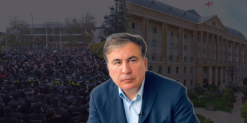 სააკაშვილის სასამარლო პროცესი დაიწყო – საქალაქო სასამართლოს ეზოში ექსპრეზიდენტის მხარდამჭერები არიან შეკრებილები