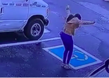 (VIDEO) ახალგაზრდა ქალის საოცარი რეაქცია, როდესაც გაიგო, რომ სამსახურში აიყვანეს