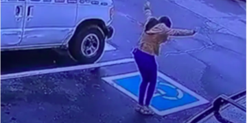 (VIDEO) ახალგაზრდა ქალის საოცარი რეაქცია, როდესაც გაიგო, რომ სამსახურში აიყვანეს