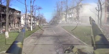 „ოკუპანტები არ ერიდებიან და საკუთარ სამხედრო დანაშაულს აფიქსირებენ“ – მარიუპოლში რუსები საცოხვრებელ კორპუსებს ესვრიან